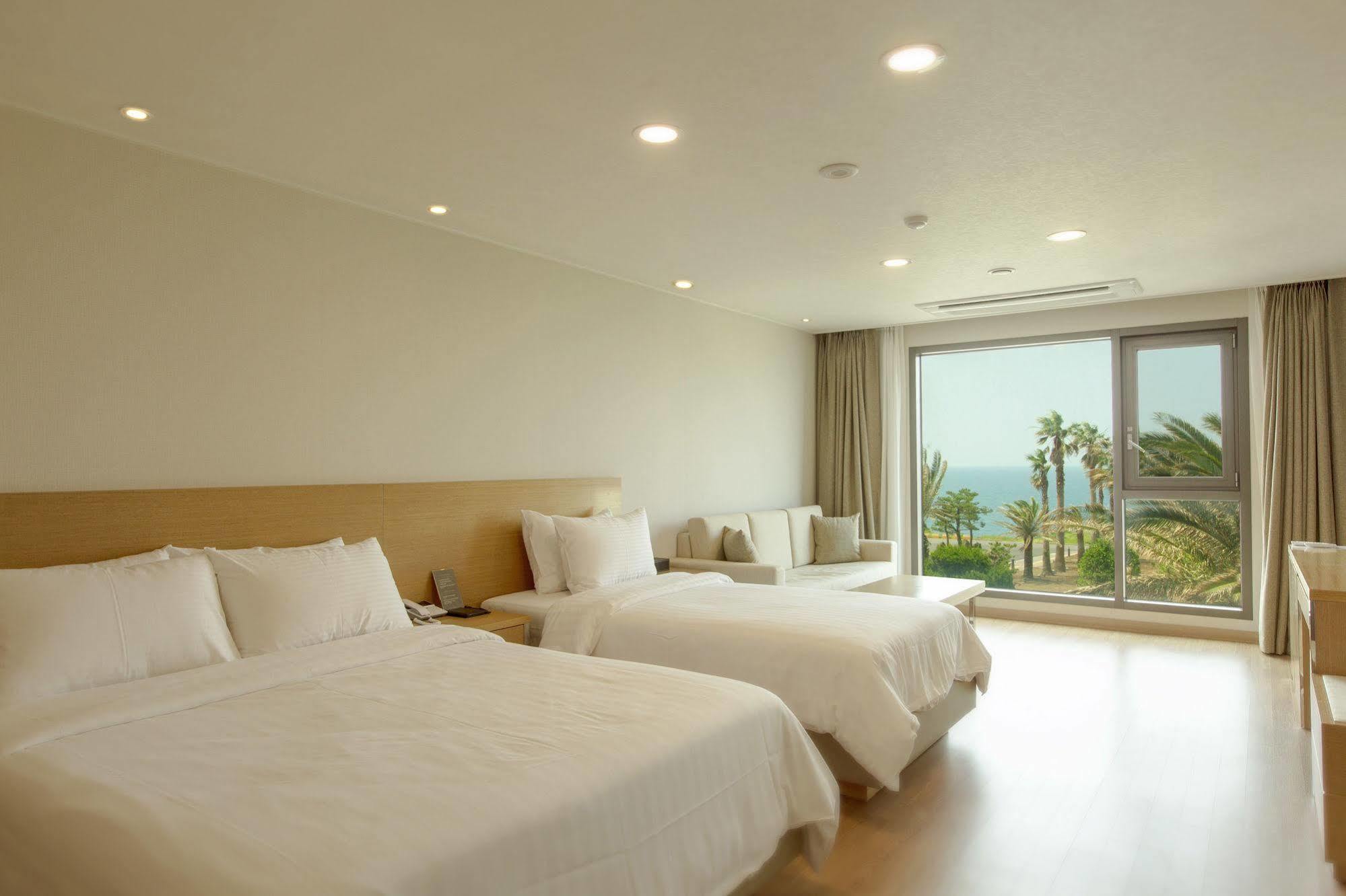 Uni Hotel Jeju Esterno foto